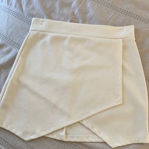 💰 3/$25 BUNDLE💰 Foreign Exchange cross front skirt